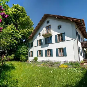 Apartment Landhauswohnung Mit Wildromantischem Garten, Fussen